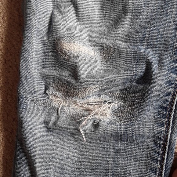 Intentionally frayed skinny jeans size 4R - Picture 2 of 8